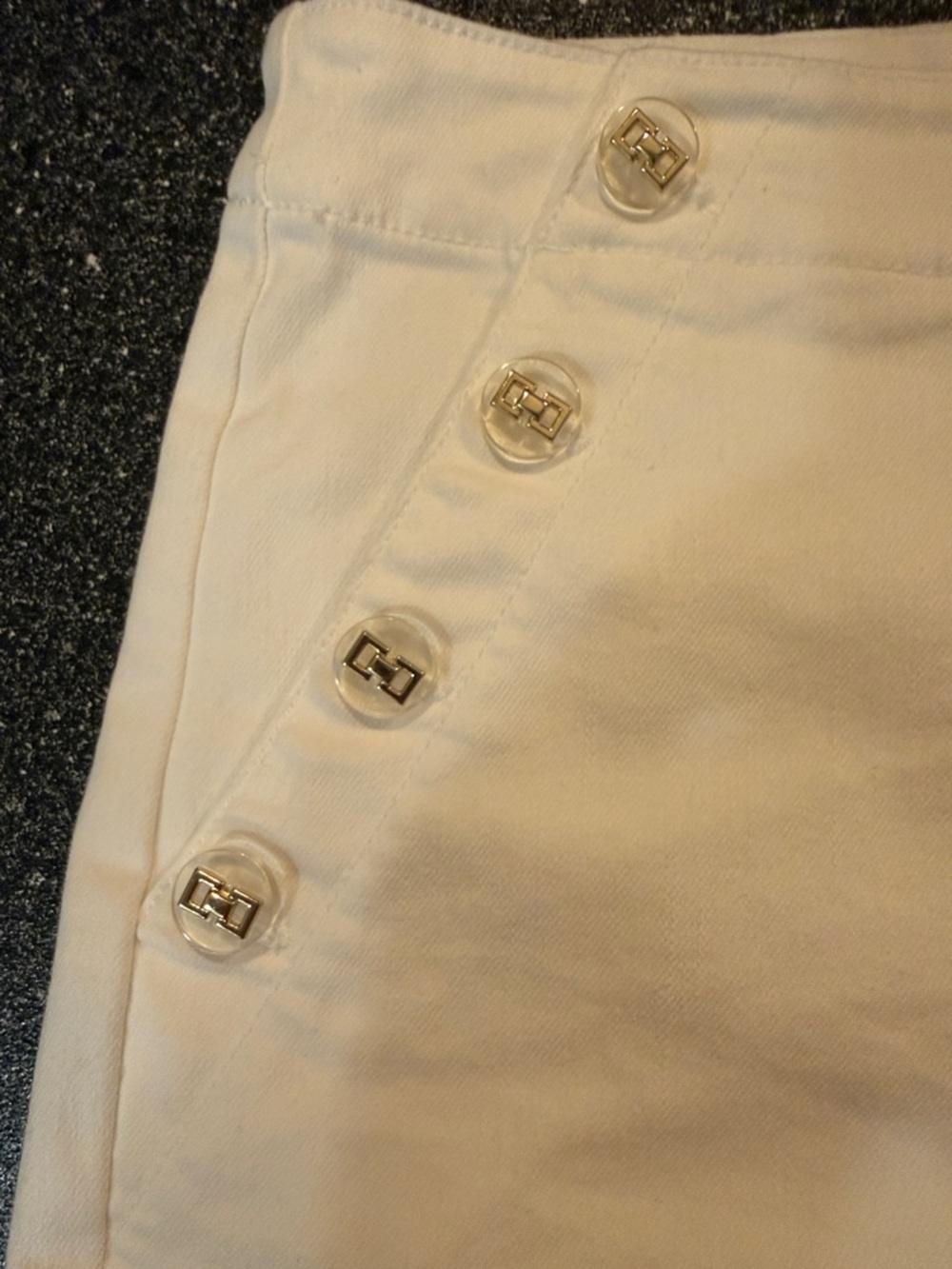 Women’s J. McLaughlin White High Waisted Button-Front Shorts - size 8 - Picture 4 of 6